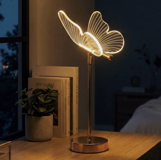 Image 1 of Elegante lámpara de escritorio en forma de mariposa 🦋