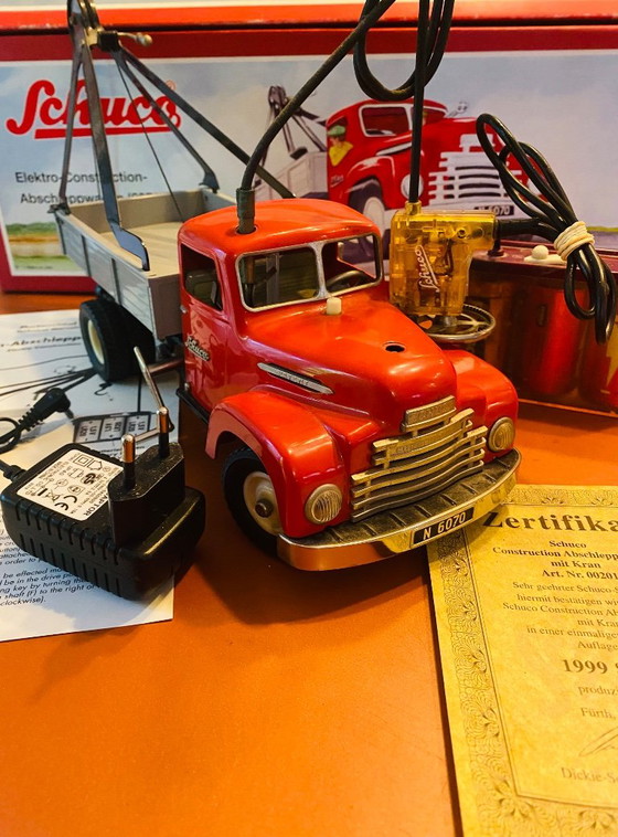 Schuco 7070 Electro-Construction Abschleppwagen – Cadeaus, Metal (photo 12 of 15)