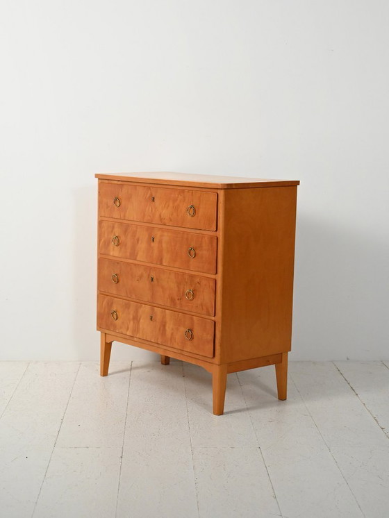 Image 1 of Cassettiera scandinava in betulla degli anni '50 con maniglie in ottone