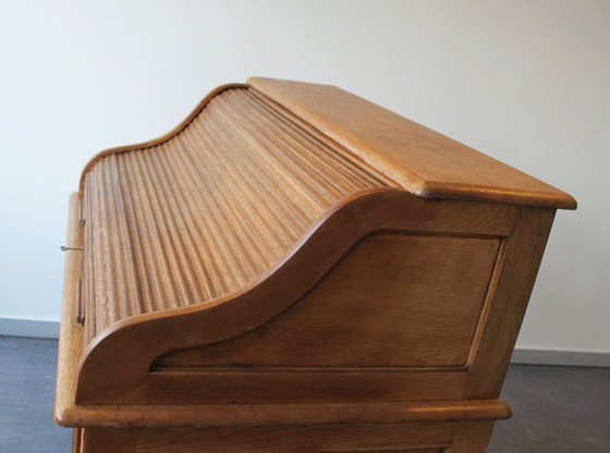 Image 1 of Amerikaans bureau van licht eikenhout, eind 19e eeuw.