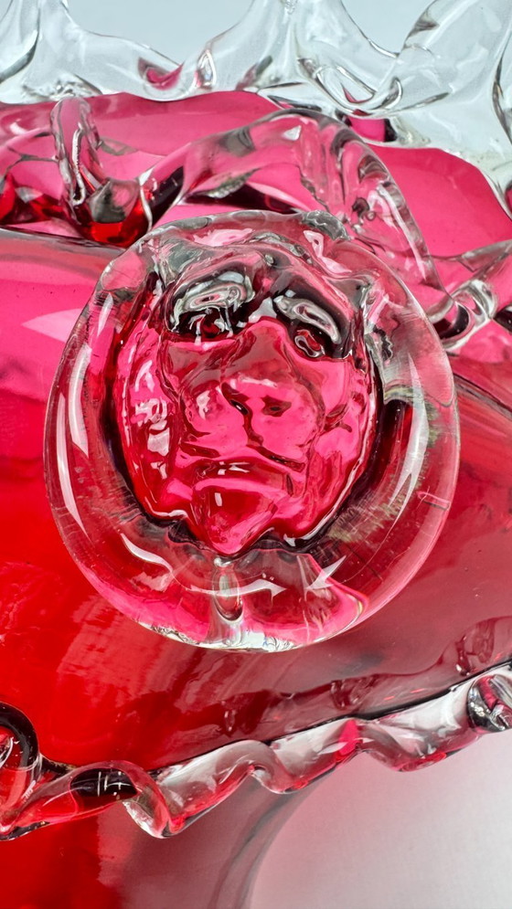 Image 1 of Grande centrotavola in vetro rosso rubino e cristallo applicato, decorato con maschere, XX secolo