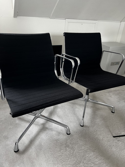 Presidente de la conferencia Vitra Eames EA108 – draaistoelen, Aluminium, Wool