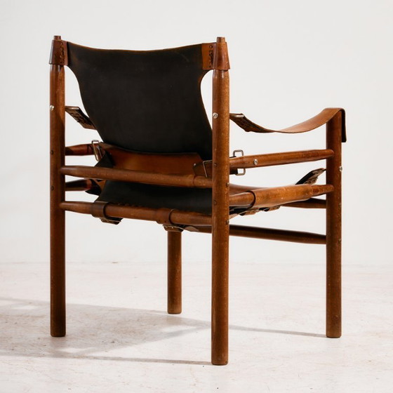 Image 1 of Poltrona e pouf in pelle di vitello ungherese, set da 2