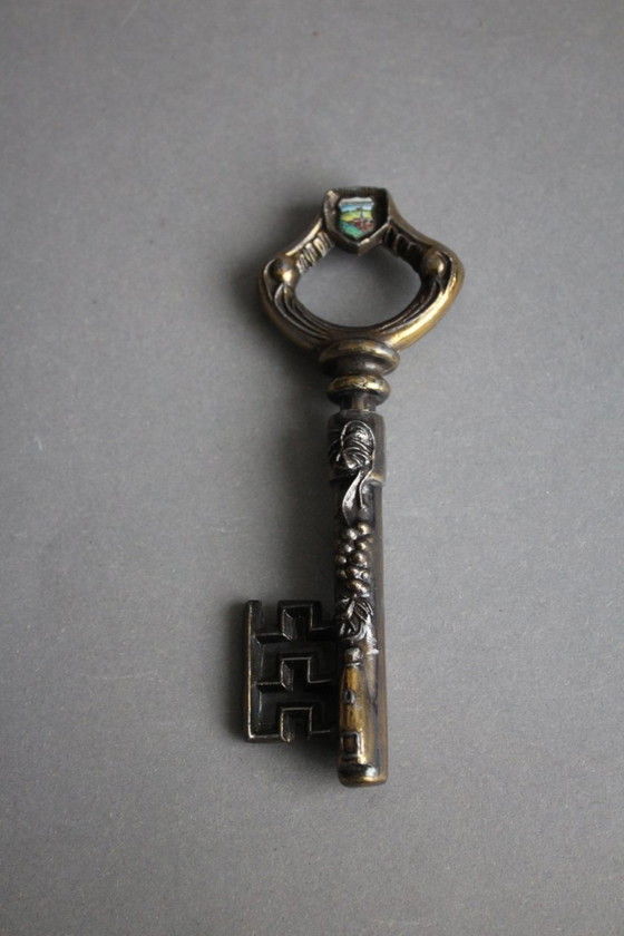 Image 1 of Cavatappi vintage in metallo a forma di chiave antica, riccamente decorato, pesante
