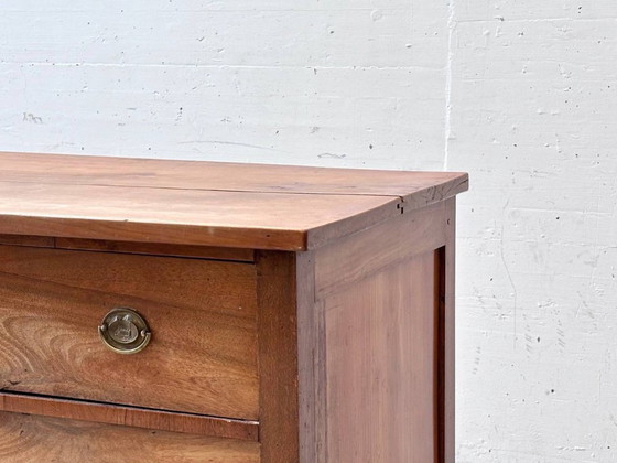 Antike klassizistische Kommode mit drei Schubladen, frühes 20. Jahrhundert – Kommoden, Wood, Vintage (photo 13 of 16)