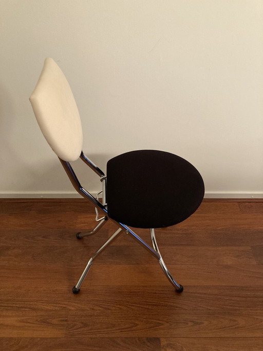 Una silla plegable posmoderna