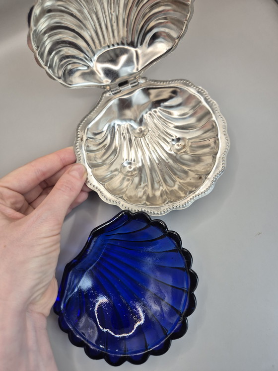 Image 1 of Vintage roestvrijstalen schelpschaal met kobaltblauwe glazen inzet - kaviaar- of boterserver