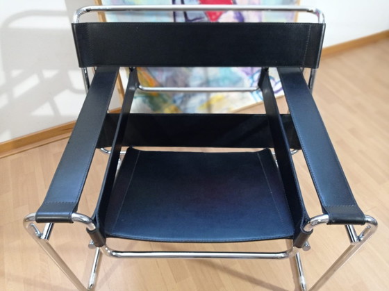 Image 1 of Poltrone Knoll Wassily B3 in pelle nera di Marcel Breuer