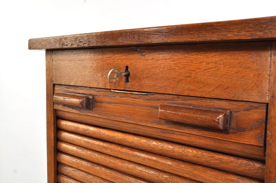 Image 1 of Armario antiguo de roble con puertas enrollables, década de 1900