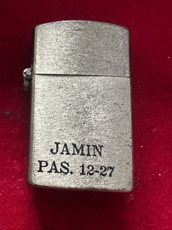 Image 1 of 9 vintage, stormbestendige benzineaanstekers met reclame-uitingen, gemaakt in de VS en Japan, waaronder 1 Zippo.