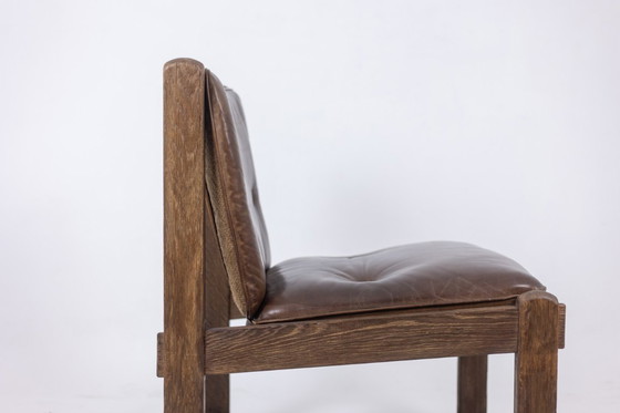 Image 1 of Paar eikenhouten loungestoelen, bekleed met leer. Gemaakt in de jaren 60.