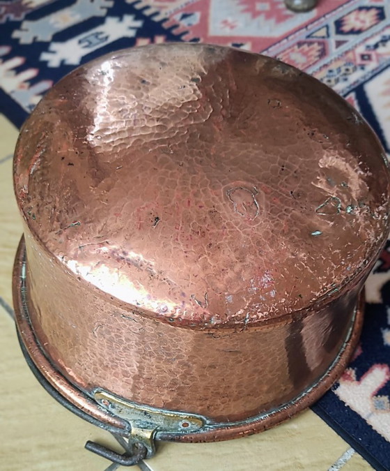 Image 1 of Grand chaudron ancien en cuivre martelé – Ø 40 cm – Authentique & Rustique