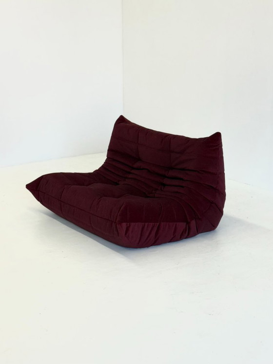 Image 1 of Ligne Roset Togo 2-Sitzer in burgunderrotem Samt