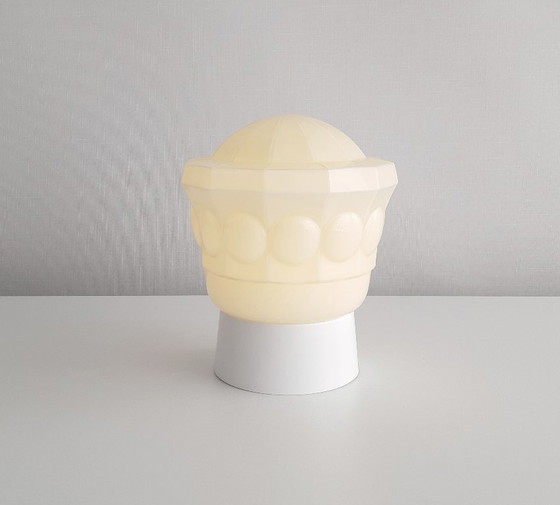 Image 1 of Beige glazen art deco plafondlamp van Thabur in Den Haag, medium variant, art deco lamp glazen bol