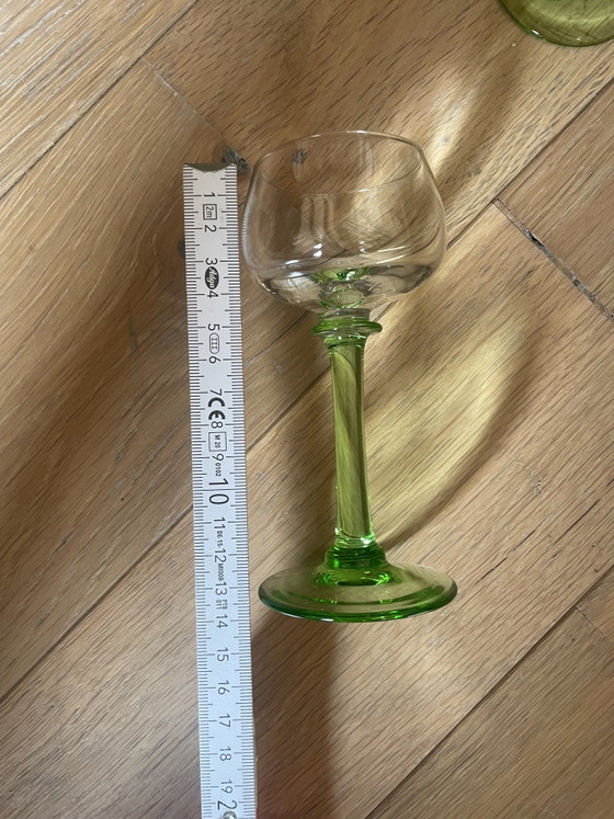 Image 1 of Ensemble de 9 verres à vin/à porto vintage d'Alsace – Verre à l'uranium (14 cm)