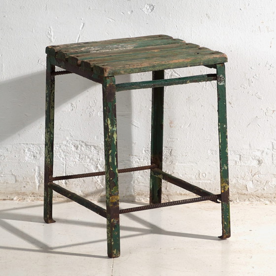 Taburete industrial antiguo de madera de pino y hierro – Europa Central, circa 1950 – Iron, Industrieel (photo 8 of 40)