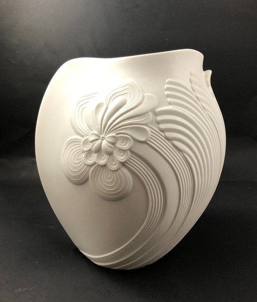 Modern AK Kaiser White Bisque Manfred Frey Floral Op Art Vase 0326.