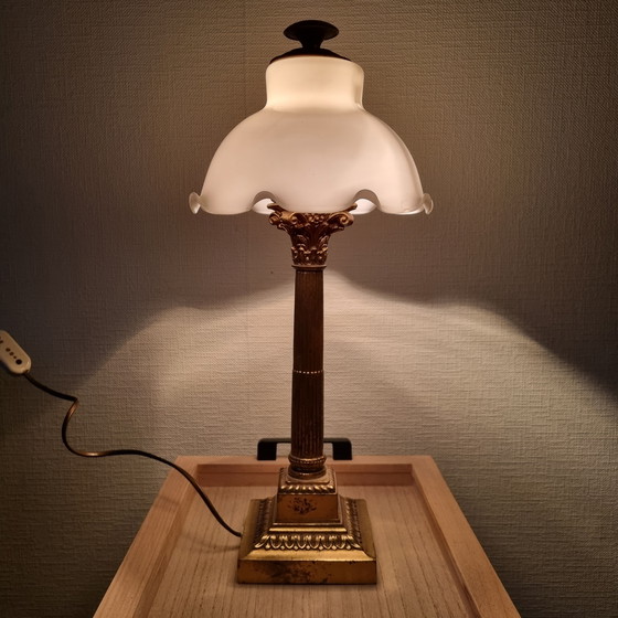 Image 1 of Messinglampe mit mattiertem Glas, Hollywood-Regency-Stil der 1930er Jahre