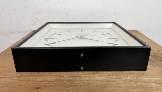 Image 1 of Horloge murale carrée industrielle noire de Pragotron, années 1970