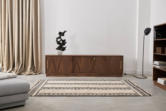 Image 1 of Notenhouten dressoir met schuifdeur O-S04