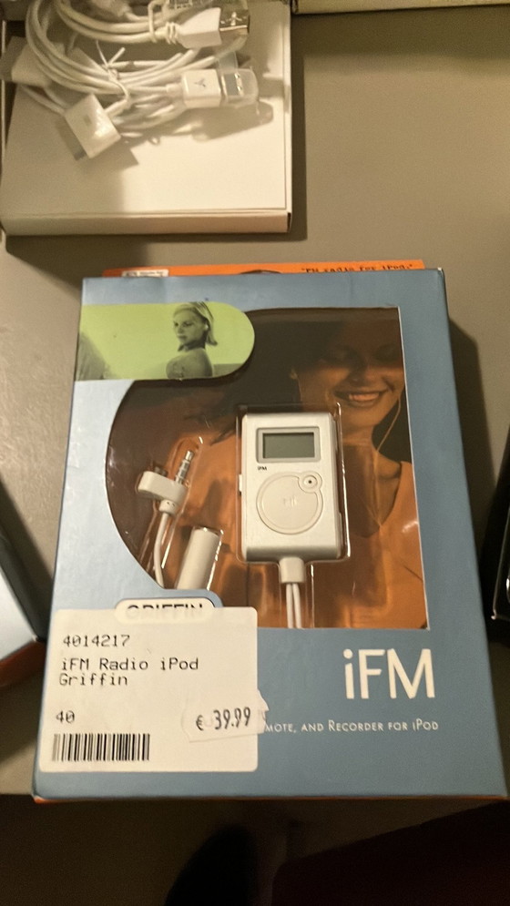 Image 1 of iPod with accessories