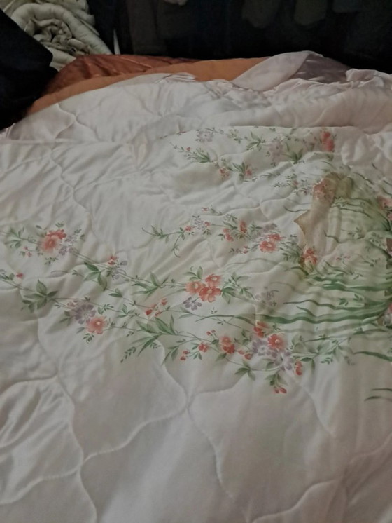 Image 1 of Copriletto in raso vintage