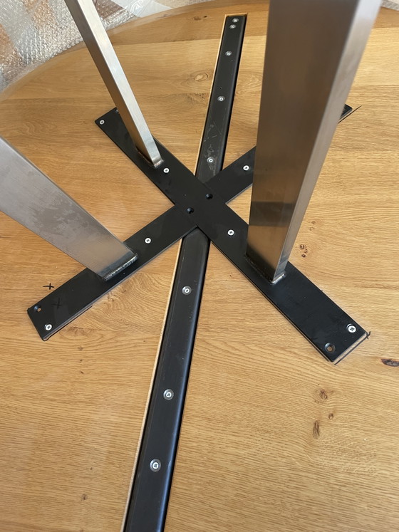 Vendo bellissimo tavolo da pranzo in rovere, diametro 125 cm. – de Tafelfabriek, Tavoli da pranzo, Metal (photo 11 of 12)