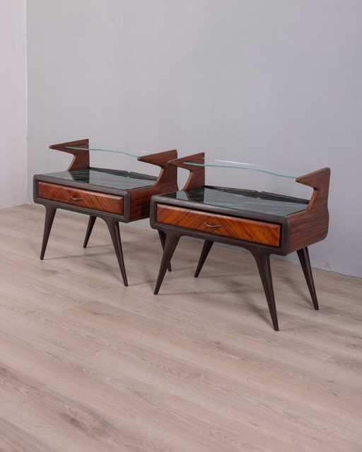 Par de mesitas de noche vintage de madera y cristal de diseño italiano de los años 50