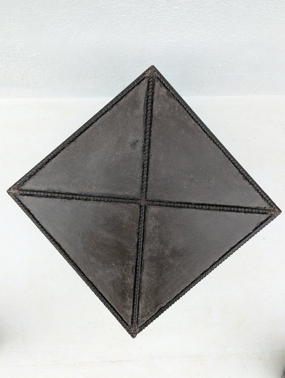 Image 1 of CUBE X Brutalistischer Skulpturentisch aus Beton und Stahl – Wallavibe Design