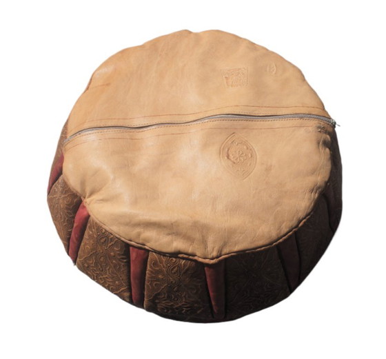 Puf de Cuero Marroquí con Diseño Étnico – Reposapiés y pufs, Leather (photo 5 of 6)