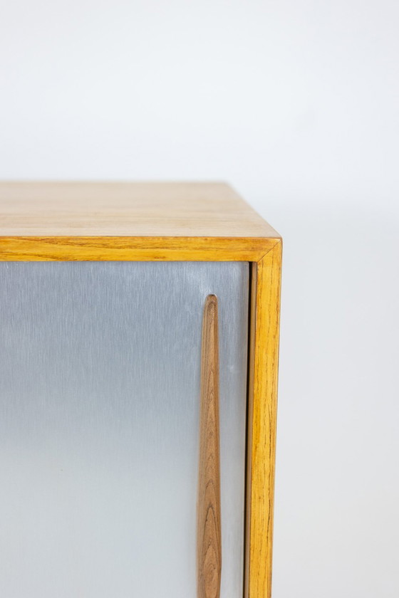 Image 1 of Aparador bajo de fresno con puertas correderas, años 60