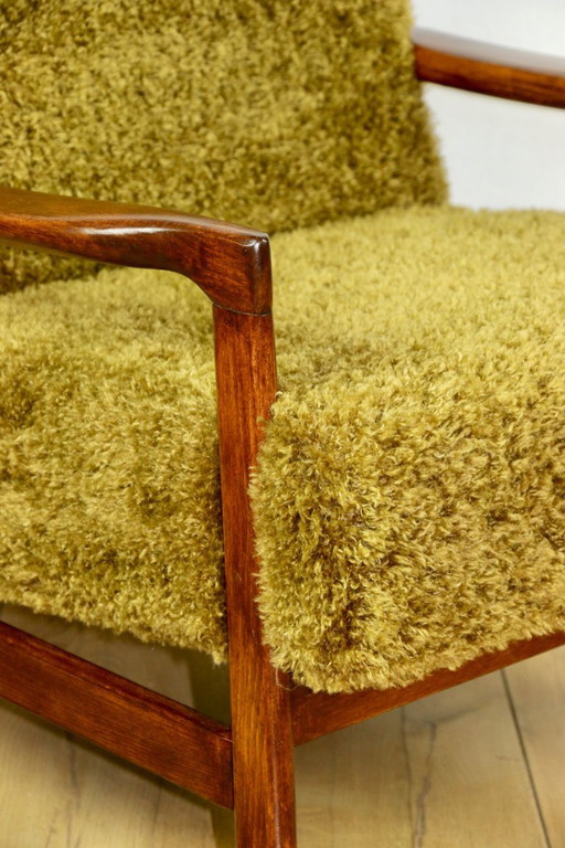 Fauteuil vintage en bois marron kaki/olive à poils longs en forme de renard par Z. Bączyk - 2 exemplaires disponibles