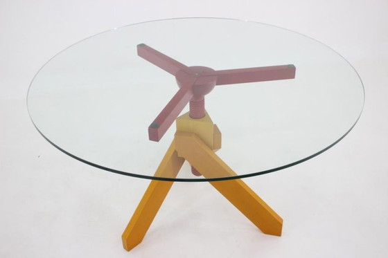 Image 1 of Italiaanse postmoderne verstelbare eettafel met schroefpoten en vier krukken in de stijl van Vico Magistretti, jaren 70.