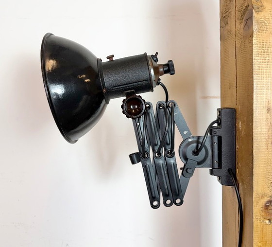 Image 1 of Lámpara de pared industrial de tijera esmaltada en negro, años 50