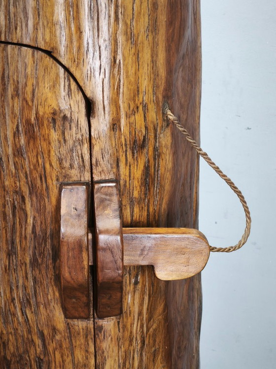 Armoire Sculpturale Brutaliste Française en Bois d'Orme Massif des Années 1960 – Armoires de rangement (photo 12 of 16)