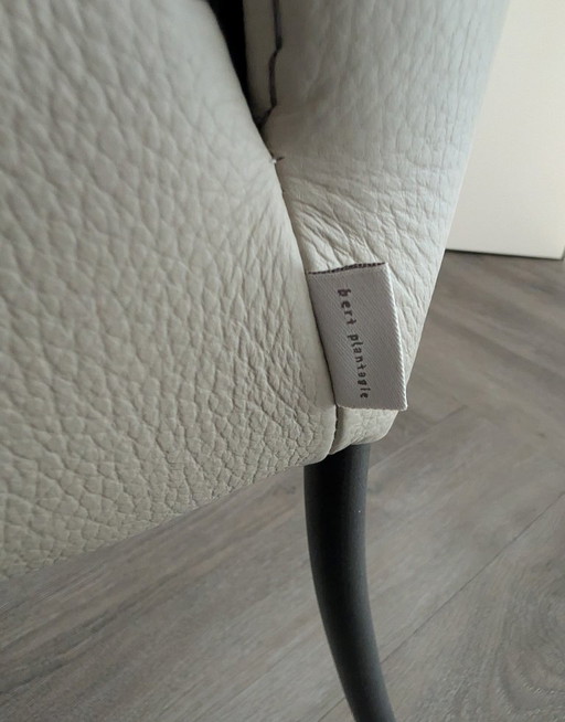 Twee eetkamerstoelen van Bert Plantagie, model Duo.