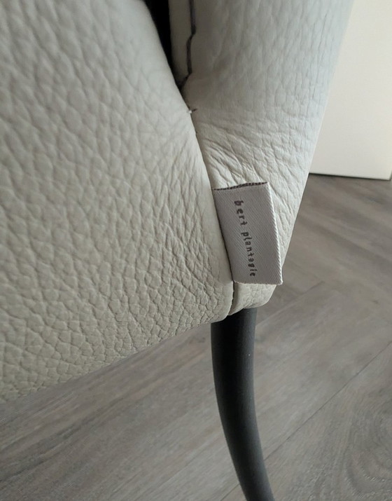 Image 1 of Twee eetkamerstoelen van Bert Plantagie, model Duo.