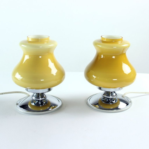 Lampes de table en opaline crème et chrome, Bulgarie, années 1960