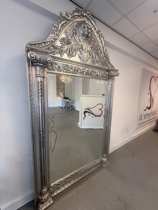 Magnifique miroir de style baroque avec tête de lion
