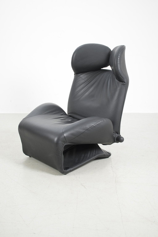 Fauteuil Cassina Wink en cuir noir design Toshiyuki Kita