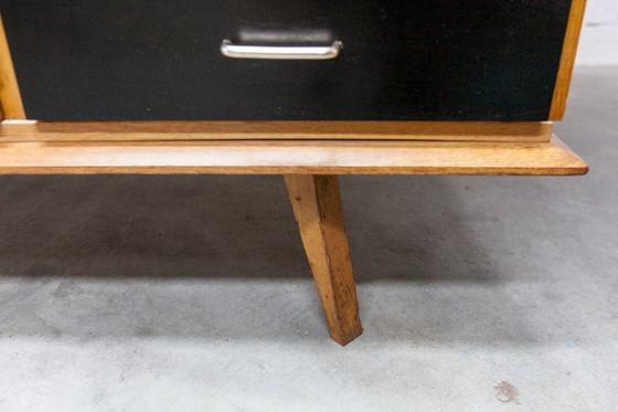 Image 1 of Französischer Kleiderschrank mit geschwungenen Beinen, 3 Türen, 1 Spiegel (27 x 130 cm) und 1 Schublade