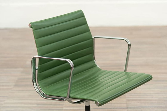 Image 1 of Vitra Ea 108 Drehstuhl