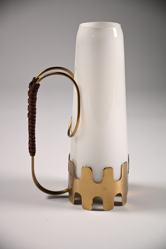 Image 1 of Bougeoir en verre opalin, laiton et cuir