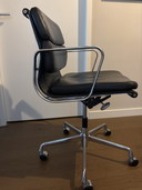Vitra Eames EA217 Bürostuhl, schwarzes Leder