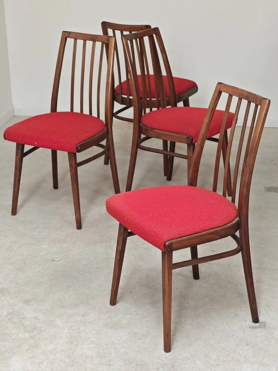 Juego de 4 sillas de comedor rojas de Antonin Suman para Interier Praha. – Wood, Mid Century Modern (photo 10 of 14)
