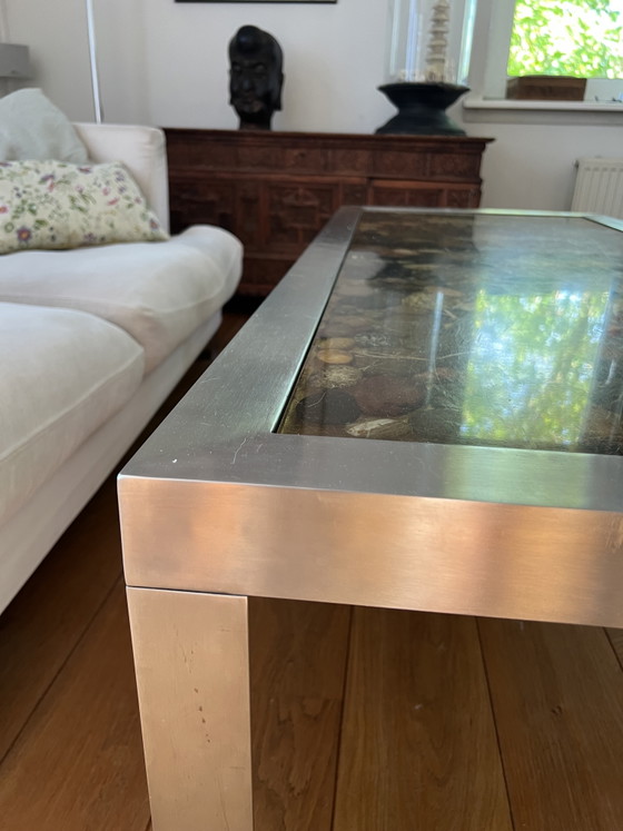 Image 1 of Table basse unique en résine époxy incrustée de penbles