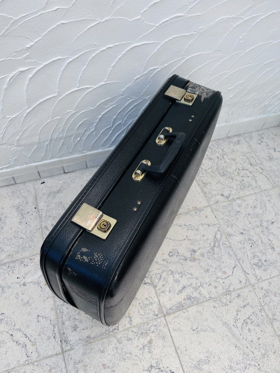 Image 1 of Attractive Beige Skaï suitcase with front pocket. Small flaw in zipper, but functional. Dimensions