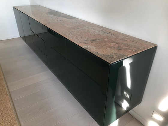 Image 1 of High-End Furnitans Set | Massief Juparana Gneiss Natuursteen (tafel en dressoir) Nieuwwaarde €17.000 Verkoop €4.500