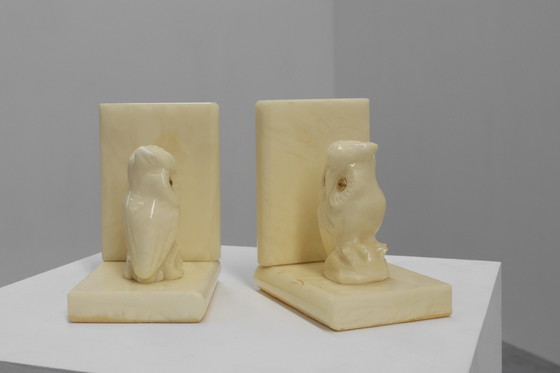 Image 1 of Coppia di fermalibri in alabastro intagliati a mano in stile Art Déco, Francia anni &#39;20