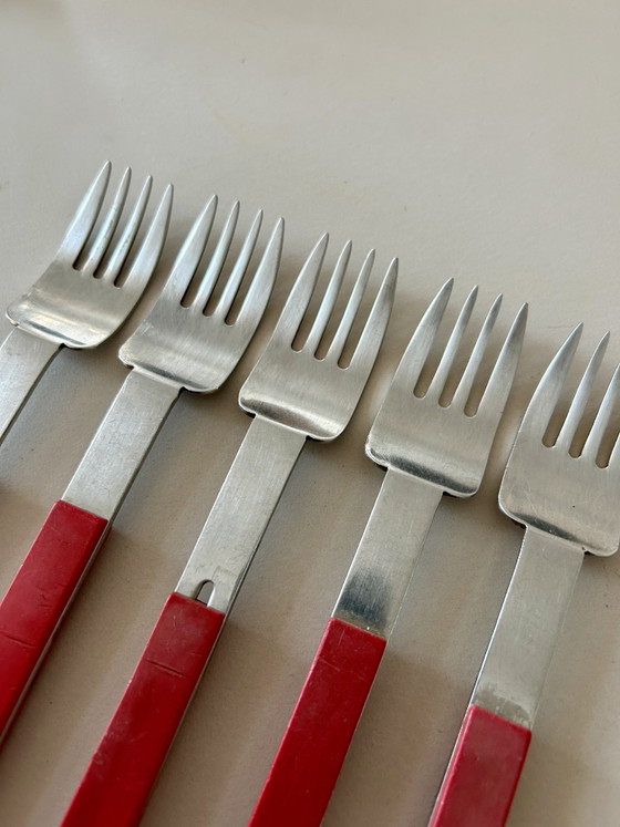 Image 1 of Set di posate vintage Abert del 1980, 18 x 12 pollici, anni '80, Italia, 5 forchette, rosse, stile postmoderno.